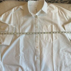 lululemon women’s lululinen short sleeve button-down shirt